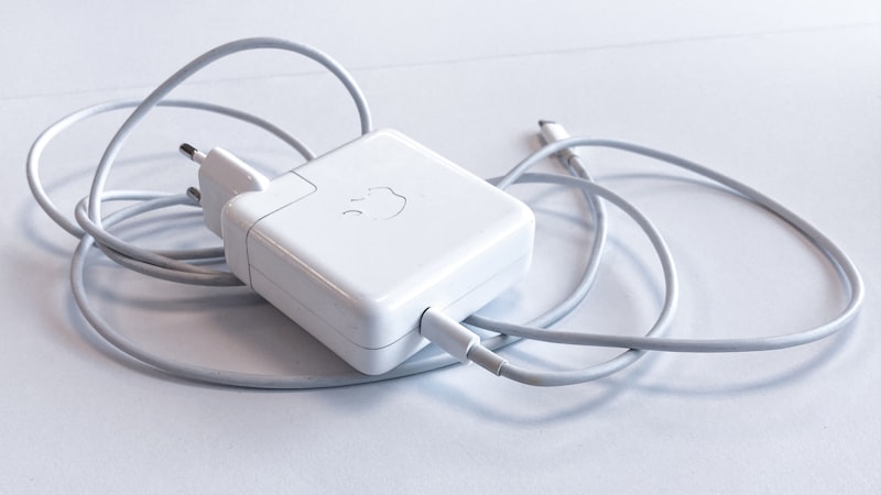 Phone Ki Battery Life Kaise Badhayein? 12 Practical Tips (2026)